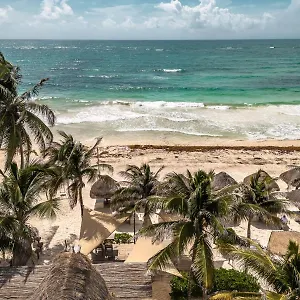 Niken Beachfront Hotel